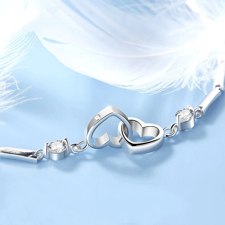 Romantisches Damen Doppelherz Silberarmband (925er) als Geschenkidee; Ausdruck ewiger Liebe und Zuneigung.