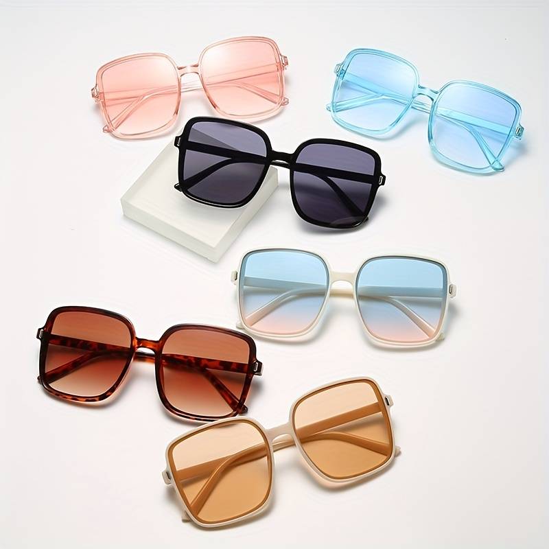 Vielseitige quadratische Damen Sonnenbrille, ideal für Strand, Sommer und Outdoor. Eleganter UV400 Schutz.
