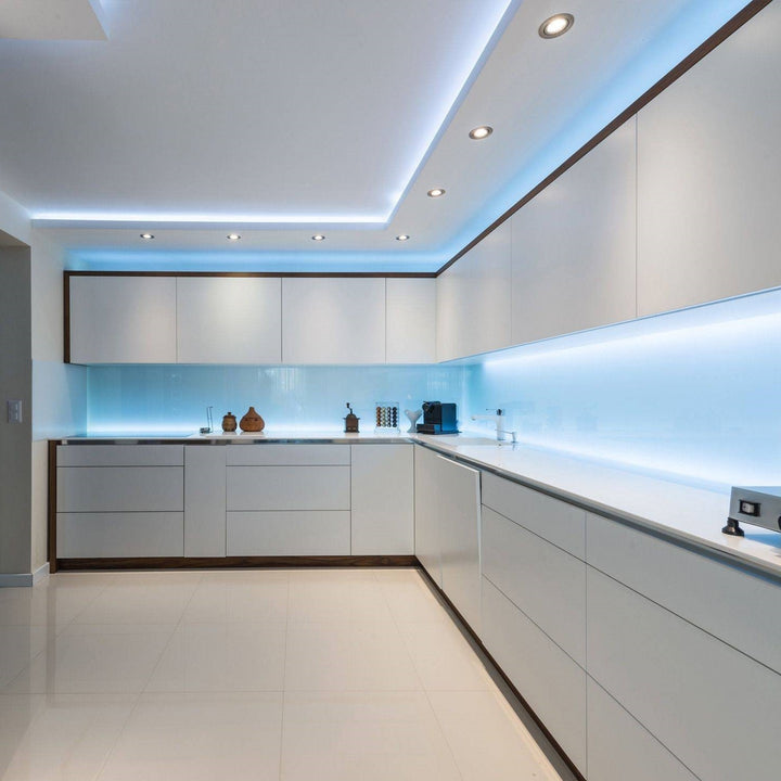 Vielseitiger LED-Streifen mit Bewegungssensor, ideal für indirekte Beleuchtung in Schränken, Treppen oder Akzentlicht.