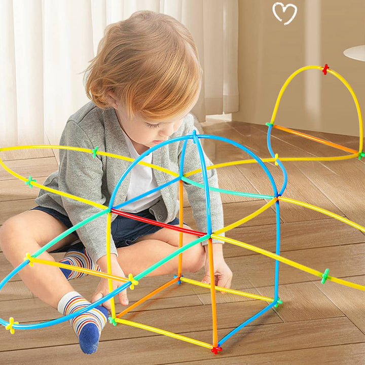 Konstruktionsspielzeug: Kinder bauen fantasievolle Spielhäuser & Tunnel mit dem DIY Bausatz drinnen/draußen.