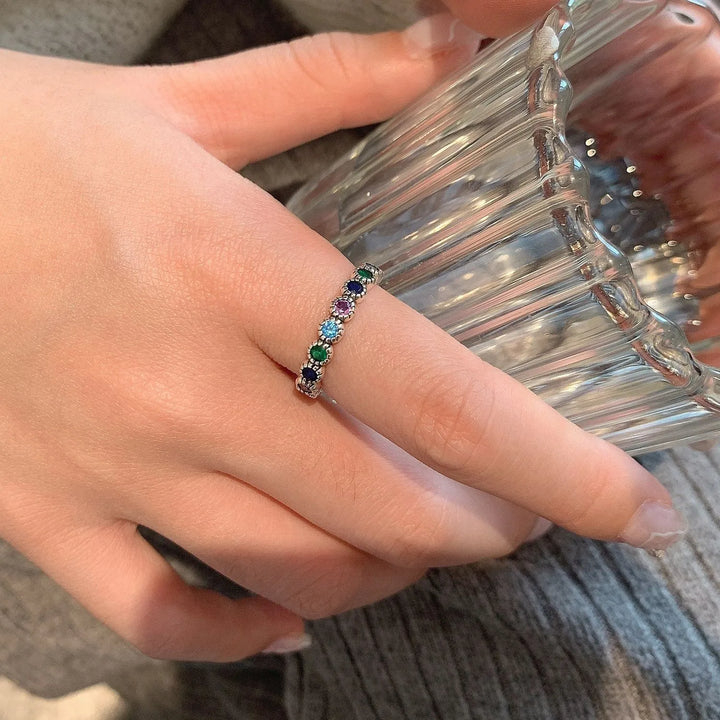 Edler Damen Blumenring aus Sterlingsilber mit glitzerndem Zirkon. Stylisher Modeschmuck für Eleganz.