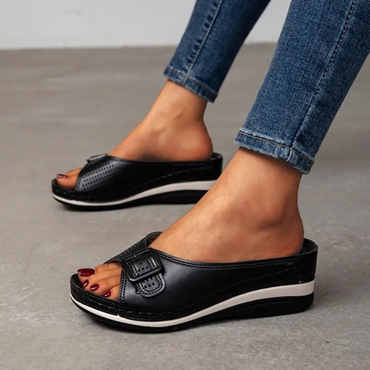 Komfortable Damensandalen für Spaziergänge, mit Stoßdämpfung und Fußentlastung.