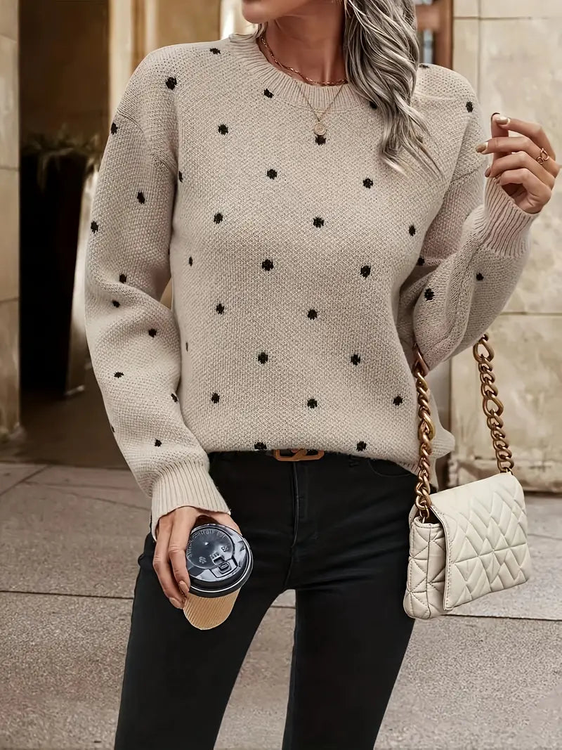 Stilvoller Damenpullover mit Pokerpunkten. Perfekter Langarm-Strick für gemütliche Herbsttage.