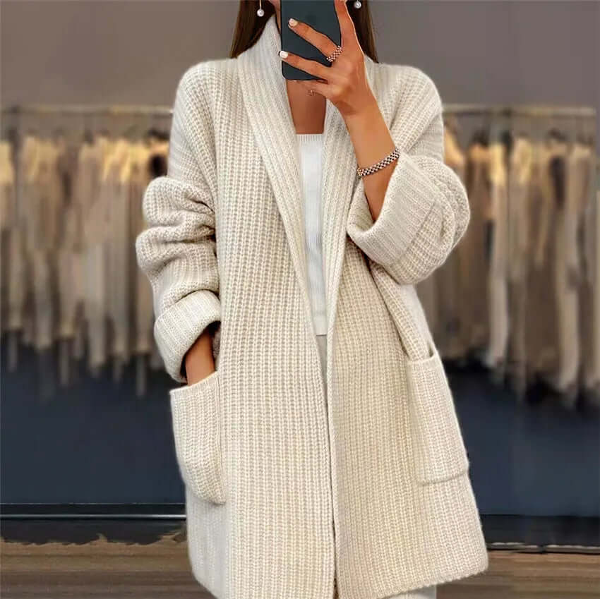 Weiche Damen Strickjacke Gabriella. Warmer, kuscheliger Cardigan für Herbst & Winter. Ideal für Alltag & Freizeit.
