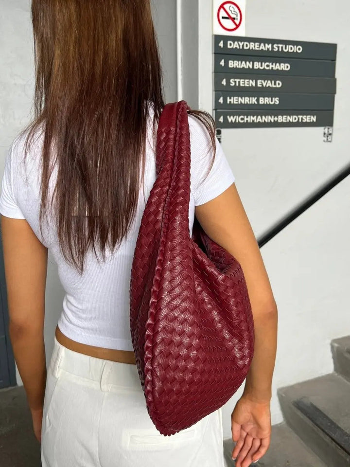 Geräumige Damen Hobo Schultertasche für alle wichtigen Dinge, elegantes Accessoire in Hellbeige.