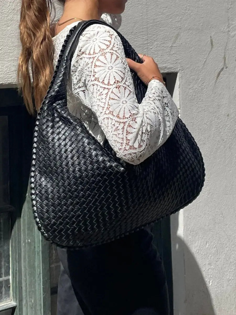 Damen Hobo Handtasche in Schwarz, elegant und geräumig, vielseitige Schultertasche für den Alltag.