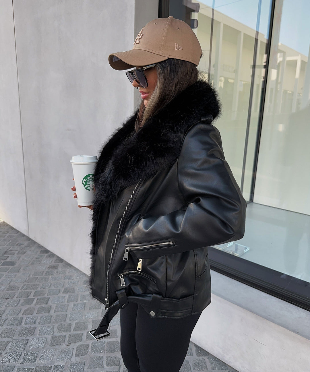 Elegante Damen Oversize Lederjacke, gefüttert, ideal für kühle Tage, mit abnehmbarem Kragen.
