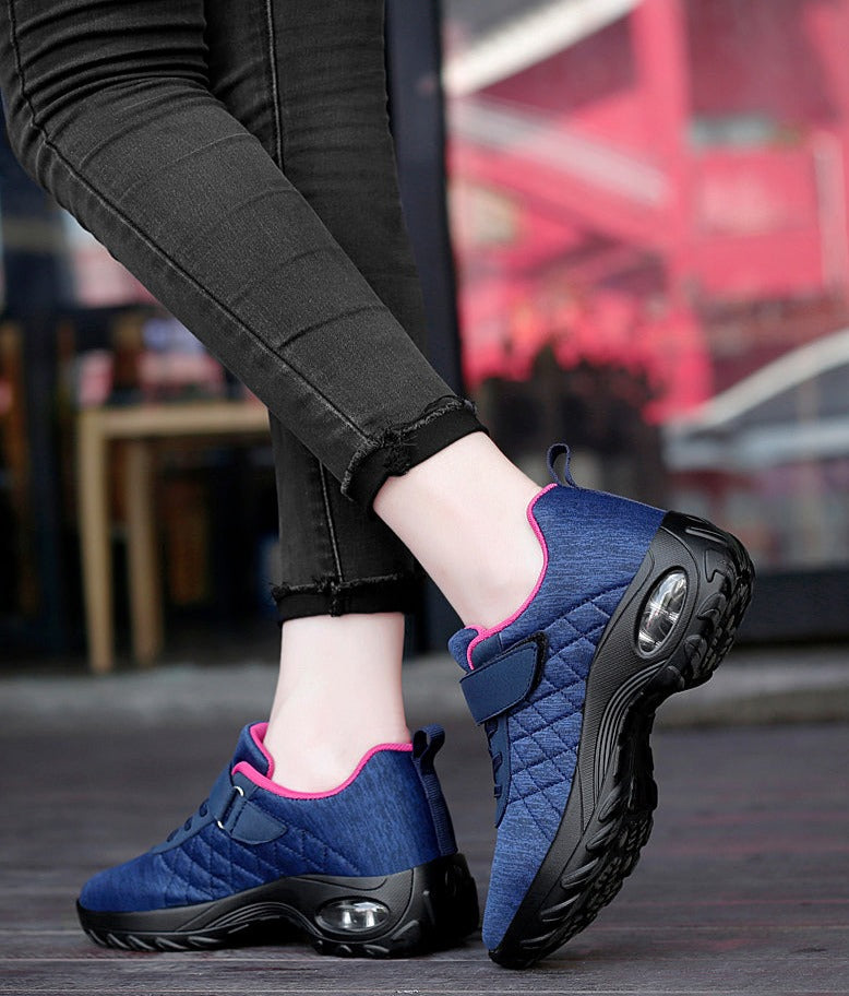 Seitenansicht: Ergonomischer Damen Laufschuh in vibrantem Pink, für maximale Performance.