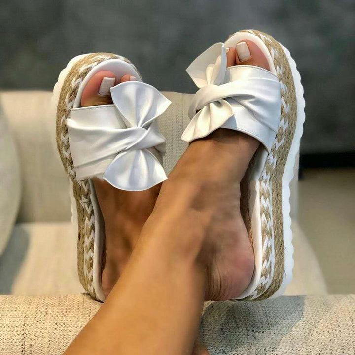 Damen Plateau Sandalen Sinda: Trendige Sommerschuhe mit breiten Riemen. Bequeme Freizeitschuhe für Frauen Mode.