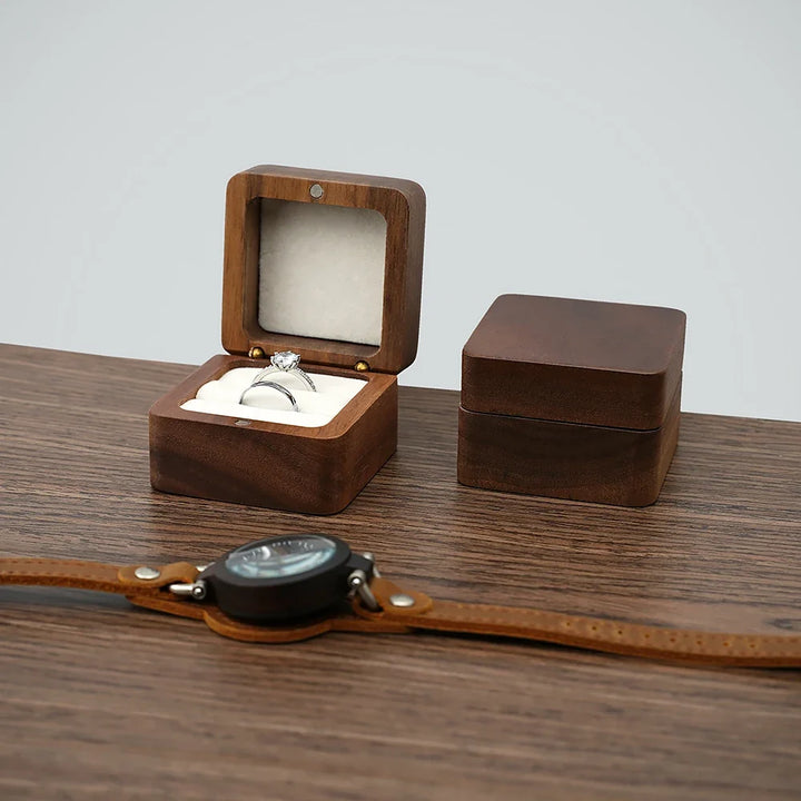 Elegante Schmuckaufbewahrung: Mini-Schmuckkästchen aus Holz für Ringe & Ohrringe.