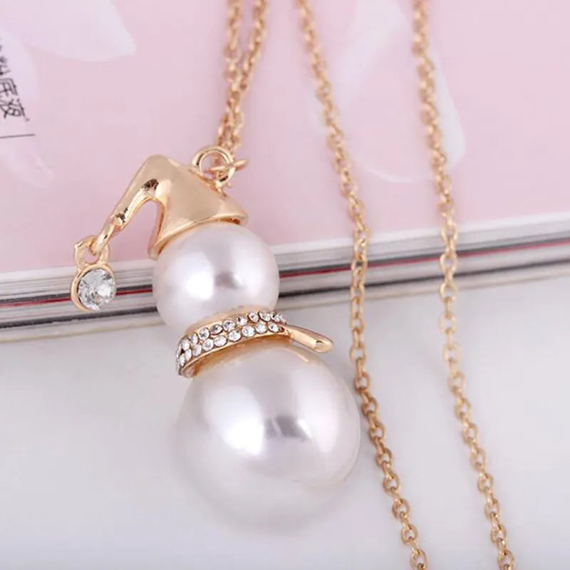 Damen Weihnachtskette: Süßer Schneemann mit Perlen, eleganter Schmuck für die Winterzeit.