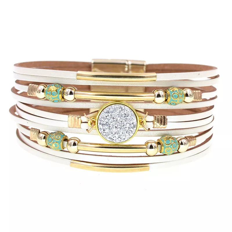 Elegantes Unisex Wickelarmband im Boho-Stil. Modisches Statement-Accessoire für Damen und Herren.