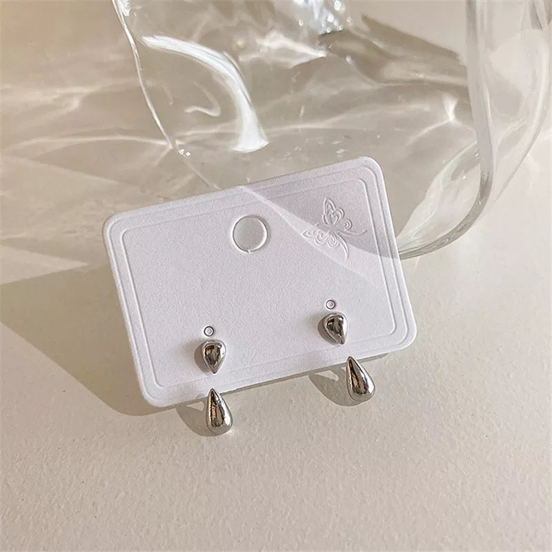 Zeitlose Damen Ohrringe in Wassertropfenform. Eleganter Schmuck für Abendgarderobe & Business-Outfits.