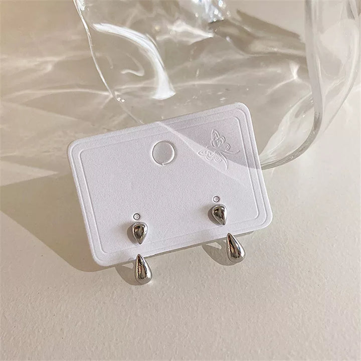 Zeitlose Damen Ohrringe in Wassertropfenform. Eleganter Schmuck für Abendgarderobe & Business-Outfits.