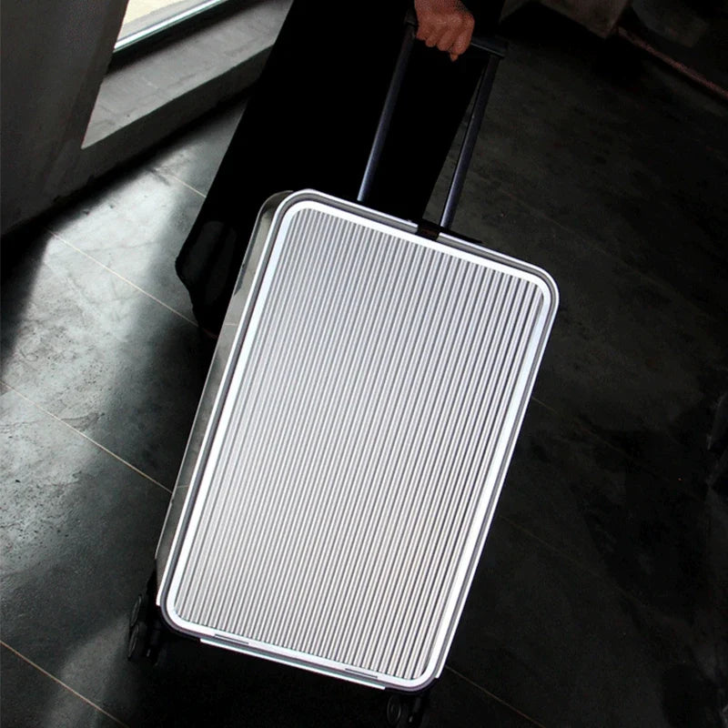 Robuster Valparaíso Handgepäck-Hartschalenkoffer, ideal für sicheres Reisen und langlebiges Gepäck.