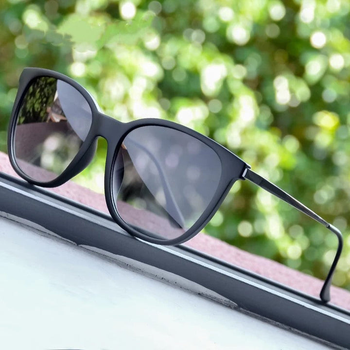 Stilvolle Vintage Unisex Sonnenbrille, polarisiert mit UV400 Schutz. Optimal für Mode & Augenschutz.
