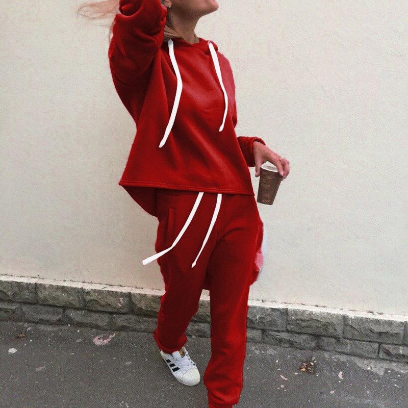 Vielseitiger Damen Trainingsanzug. Stilvoller Zweiteiler für Freizeit, Sport, Loungewear & gemütliche Herbsttage.