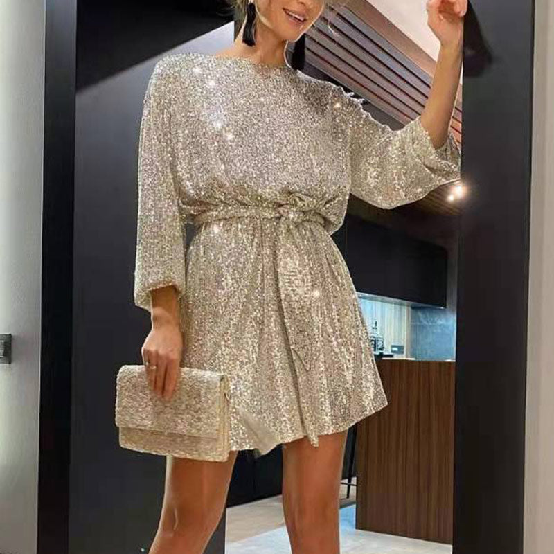 Elegantes schwarzes Damen Partykleid mit funkelndem Glitzer, ideal für festliche Abend-Anlässe.