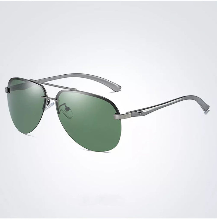 Hochwertige, polarisierte UV400-Sonnenbrille für optimalen Augenschutz; unisex Design, ideal für sonnige Tage.