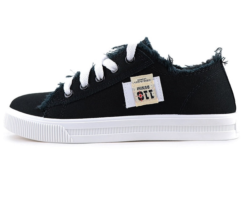 Modische Damen-Sneaker für Herbst & Freizeit. Diese bequemen Turnschuhe bieten Komfort für den ganzen Tag.