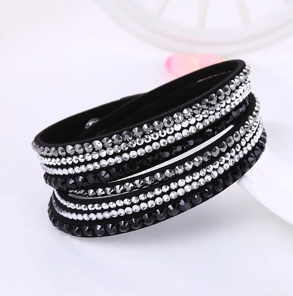 Unisex Strass-Wickelarmband mit funkelnden Steinen. Ein elegantes, modisches Schmuck-Accessoire für Damen und Herren.