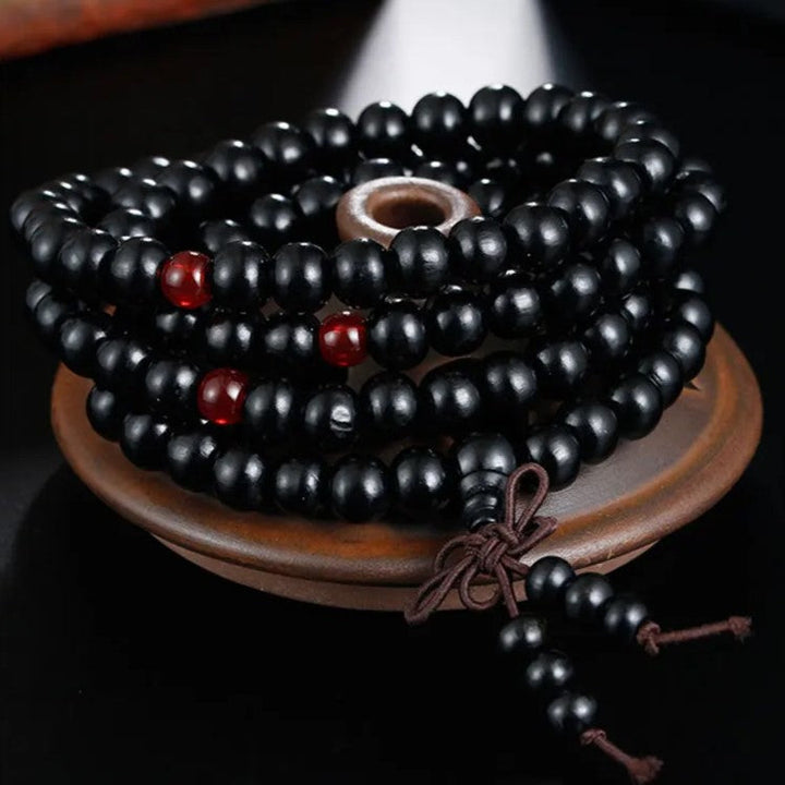 Unisex Achtsamkeits-Armband aus echtem Sandelholz, ein spirituelles Accessoire für Meditation und Alltag.
