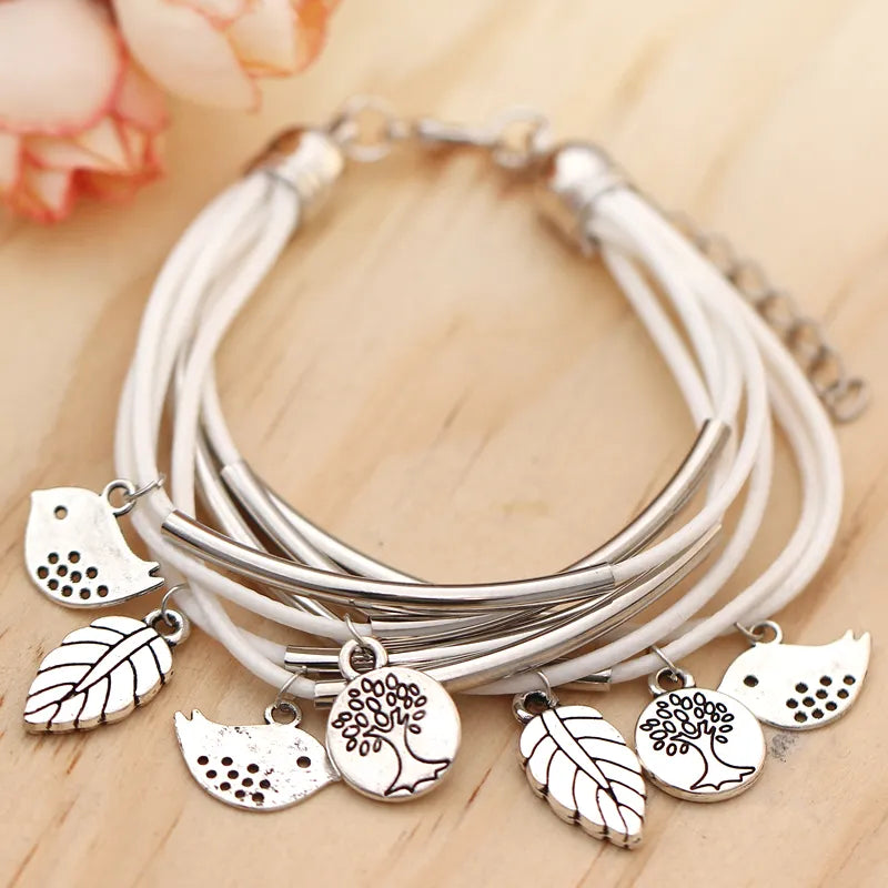Handgefertigtes Unisex-Armband mit Natur-Elementen, stilvoll.