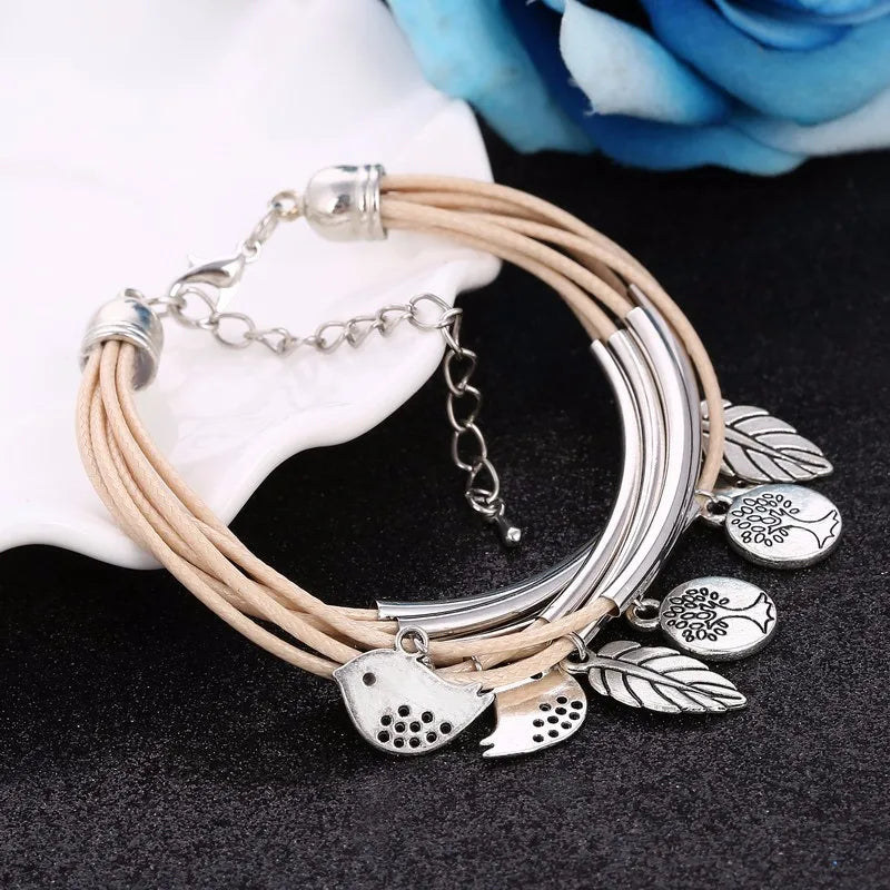 Natur-inspiriertes Armband für Unisex, mit Vogel-Anhänger, verstellbar.