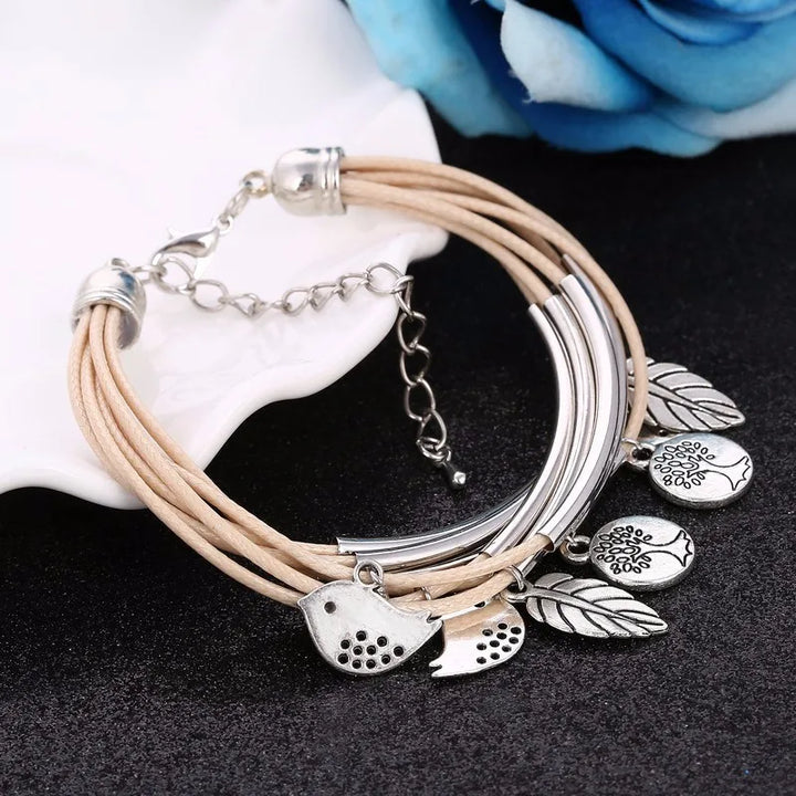 Natur-inspiriertes Armband für Unisex, mit Vogel-Anhänger, verstellbar.