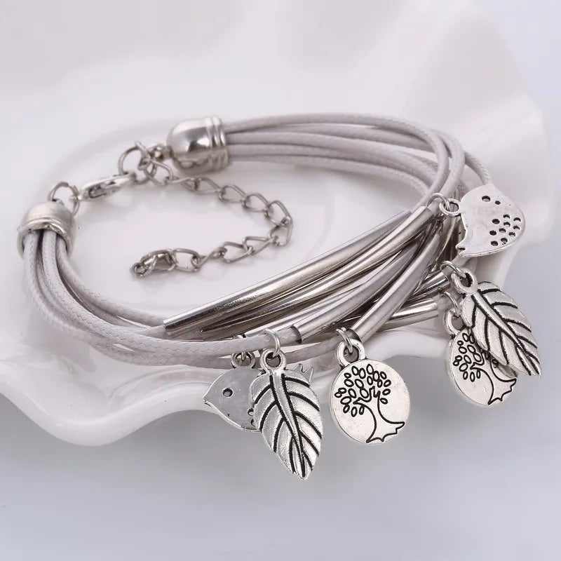 Bezauberndes Unisex-Armband mit Natur-Elementen, stilvoll für den Alltag.