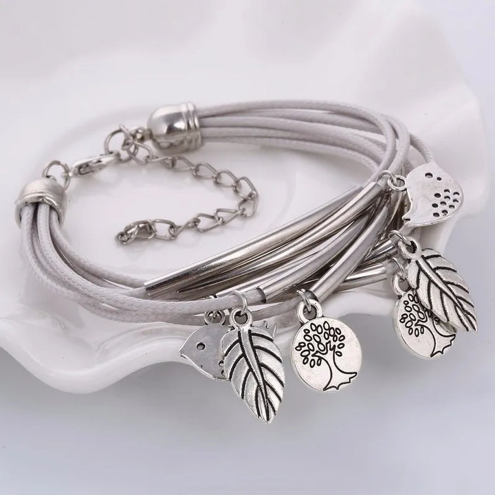 Bezauberndes Unisex-Armband mit Natur-Elementen, stilvoll für den Alltag.