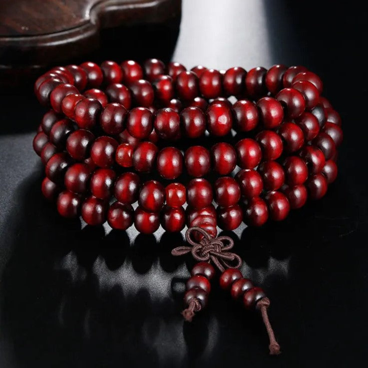 Braunes Sandelholz Meditationsarmband, Unisex Holzschmuck mit runden Perlen, angenehm zu tragen.