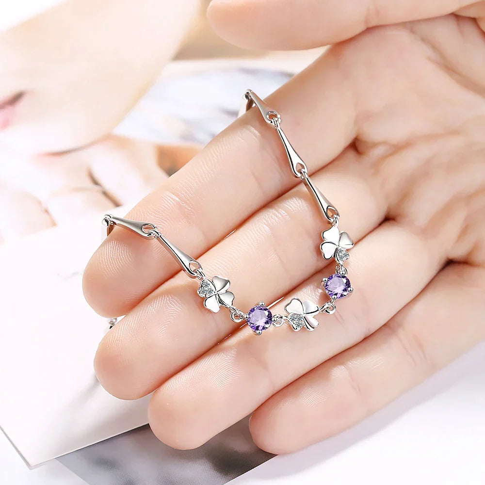 Glücksbringer Damen Kleeblatt Armband aus Sterlingsilber mit Kristall, hypoallergener Schmuck für Eleganz.
