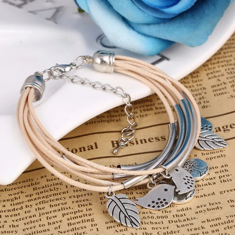 Modisches Unisex-Armband mit Blättern und Vogel-Charm, mehrschichtig.