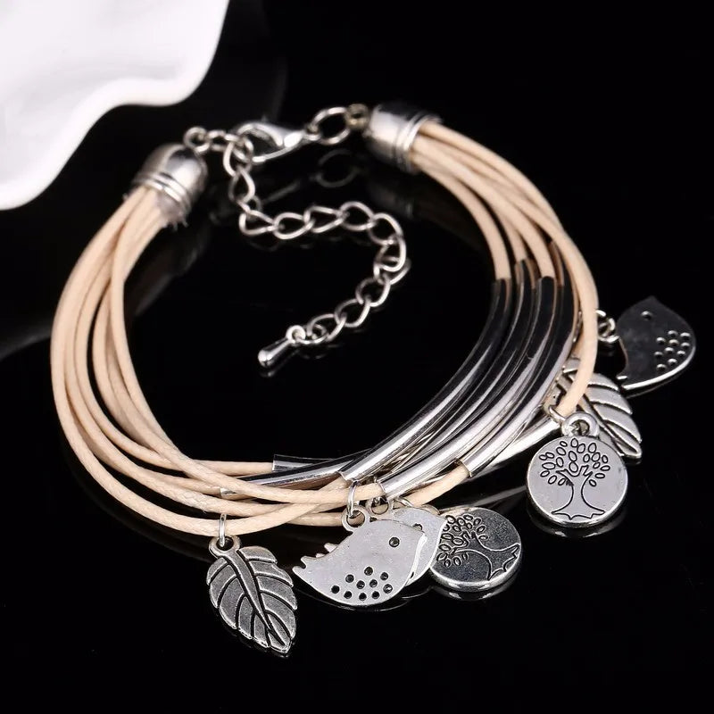 Accessoire mit Natur-Charme: Verstellbares Unisex-Armband, mehrlagig.