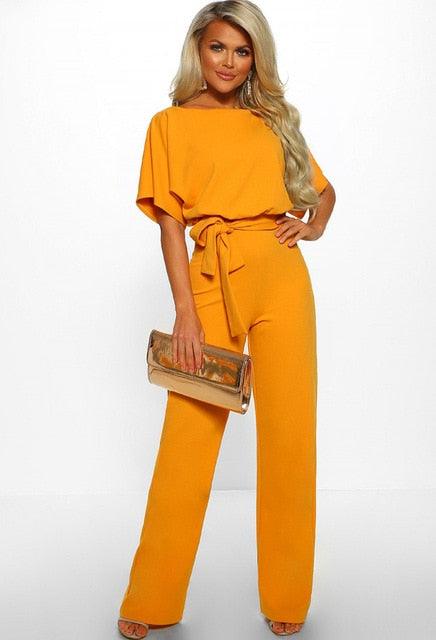 Frühlingshafter Damen Jumpsuit, schick und komfortabel. Moderner Einteiler für Büro, Freizeit oder Party.
