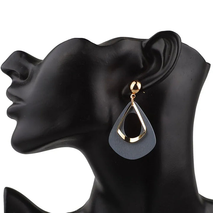 Vielseitige Holzohrringe in Wassertropfenform, geometrisch & leicht, perfekt als Boho-Ethno-Schmuck für moderne Damen.