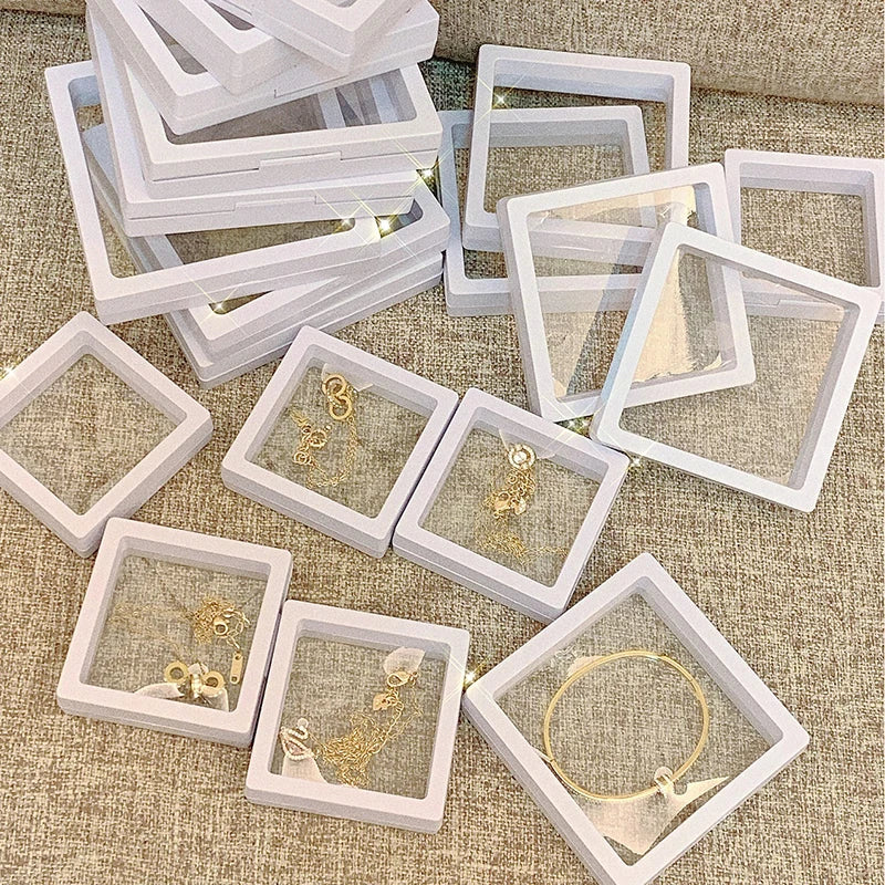 Schützen & präsentieren Sie Sammlerstücke mit diesen 10 schwebenden Schmuck-Display-Boxen aus Kunststoff.