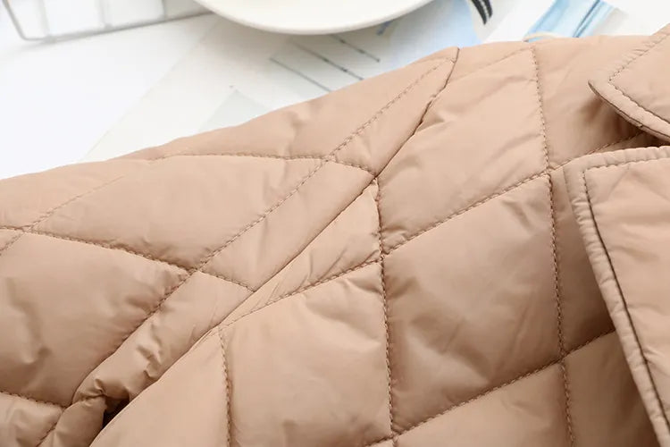 Wattierte Damenjacke, große Größen, elegantes Muster, warm & modisch für Herbst/Winter. Stilvolle Steppjacke.