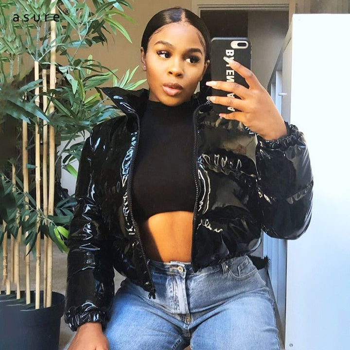 Urbaner Look: Damen Pufferjacke für stylische Wintermode in der Stadt.