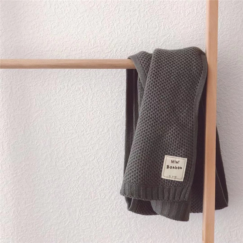 Kuscheliger Winter Schal für Kinder, schützt zuverlässig vor Kälte. Perfekt für aktive kleine Entdecker.