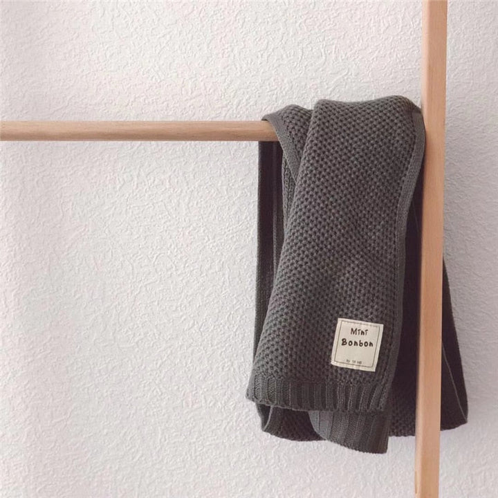 Kuscheliger Winter Schal für Kinder, schützt zuverlässig vor Kälte. Perfekt für aktive kleine Entdecker.