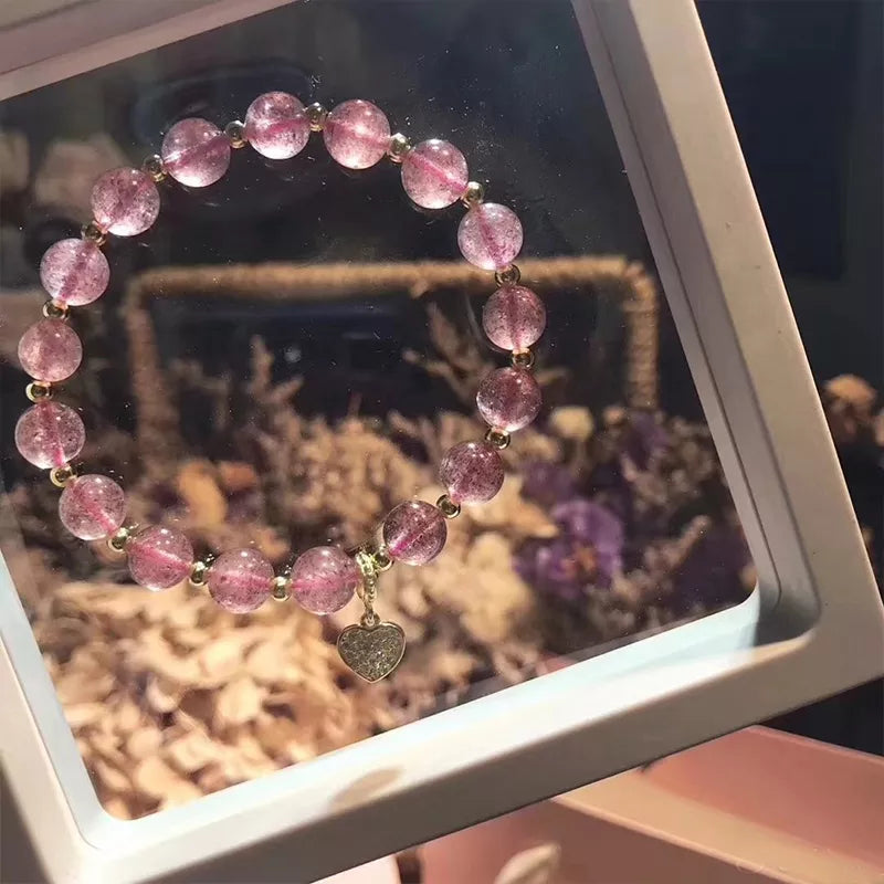 Das 10er-Set transparenter Schmuck-Display-Boxen ermöglicht eine schwebende, staubfreie Präsentation.