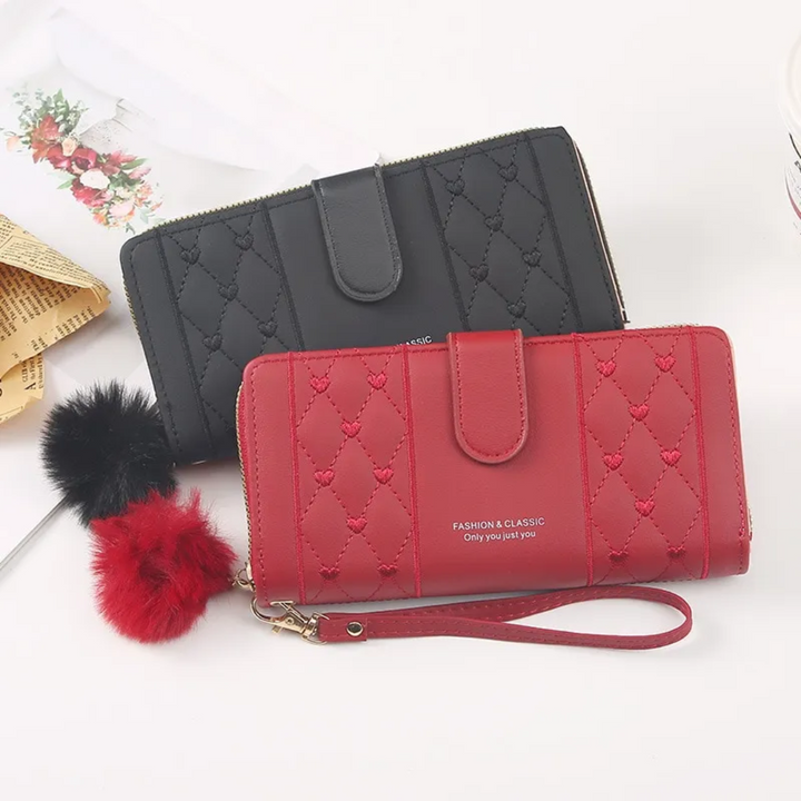 Elegante Damen Geldbörse mit herzförmiger Stickerei und Handschlaufe, perfekt als Geschenk.