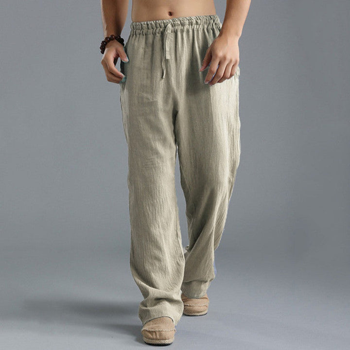 Lässige, bequeme Herrenhose in Grau, lockerer Schnitt, perfekt für entspannte Tage.