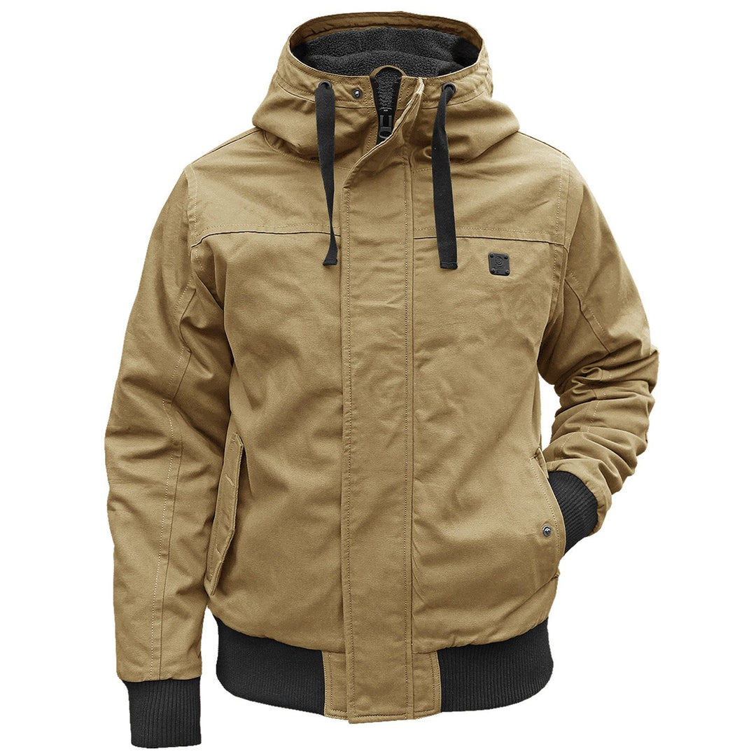 Sportliche Herren Winterjacke mit Kapuze und Windschutz, ideal für kalte Tage und Outdoor-Aktivitäten.