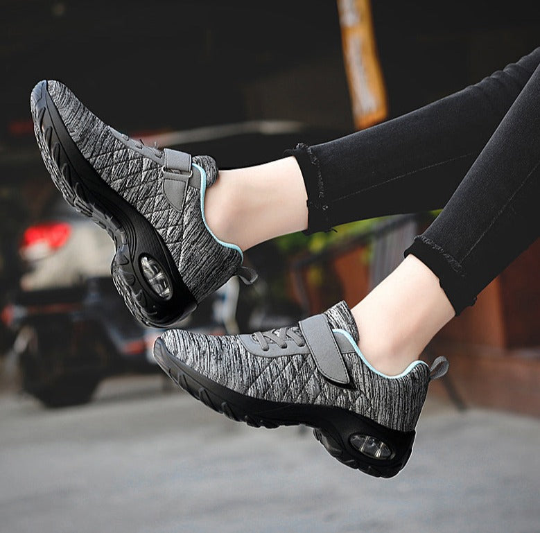 Leichter, flexibler Damen Komfortschuh in modischem Design, ideal für lange Spaziergänge.