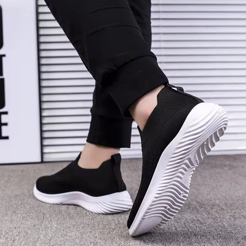 Leichte, flexible Slip-On Schuhe, orthopädisch, bieten optimalen Komfort für Damen und Herren.