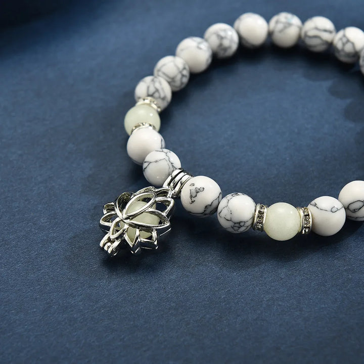 Vielseitiges Unisex Armband: Lotus-Motiv, leuchtet im Dunkeln, für Alltag & besondere Anlässe.
