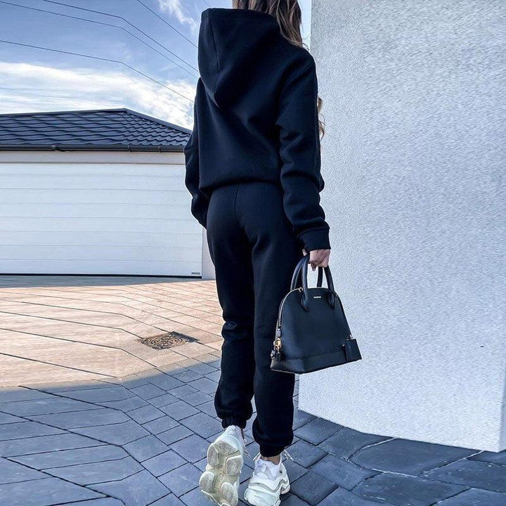 Gemütlicher Damen Aktiv-Trainingsanzug für den Herbst. Weicher Hoodie & Jogginghose – Ihr idealer Freizeit-Look.